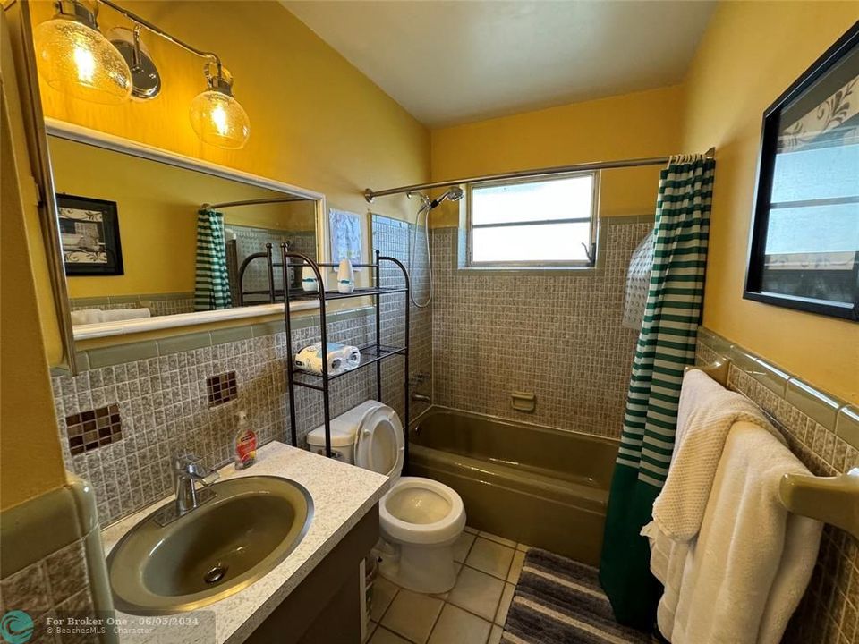 待售: $2,350 (2 贝兹, 1 浴室, 1568 平方英尺)