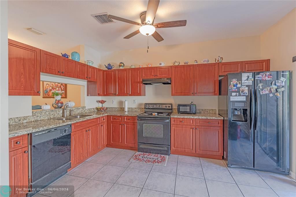 Active With Contract: $499,000 (3 beds, 3 baths, 1304 Square Feet)