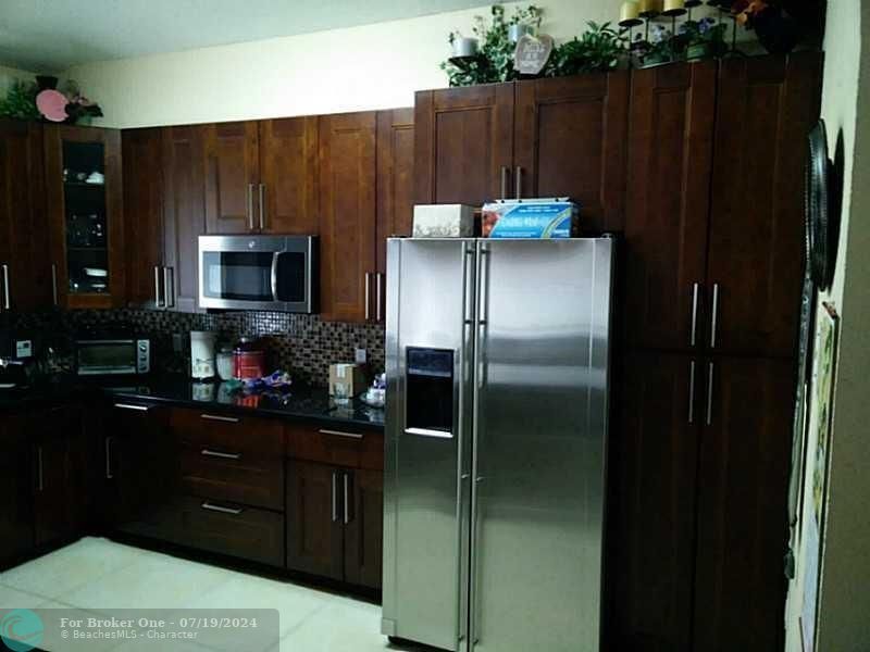 For Rent: $2,750 (3 beds, 2 baths, 1364 Square Feet)