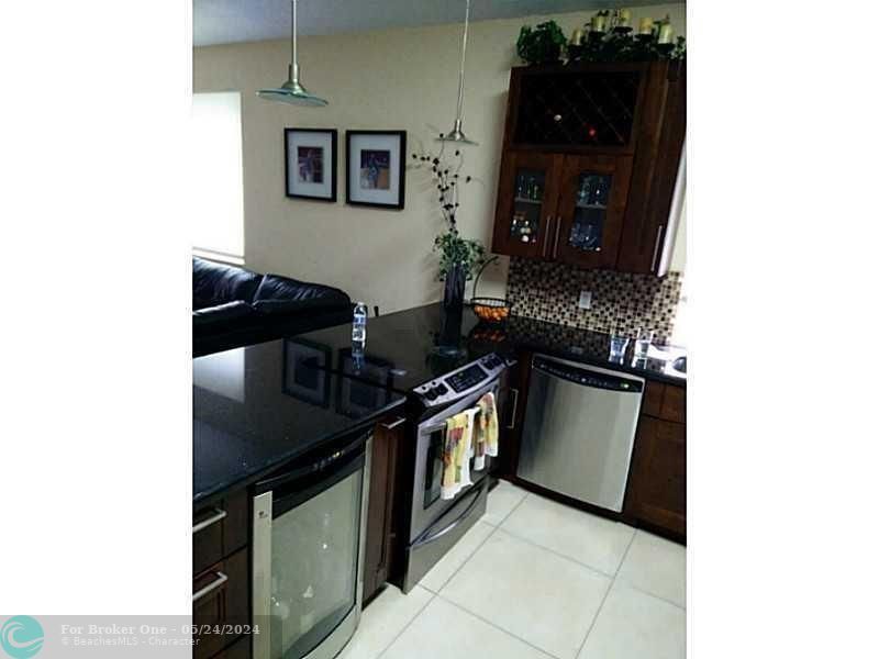 For Rent: $2,750 (3 beds, 2 baths, 1364 Square Feet)