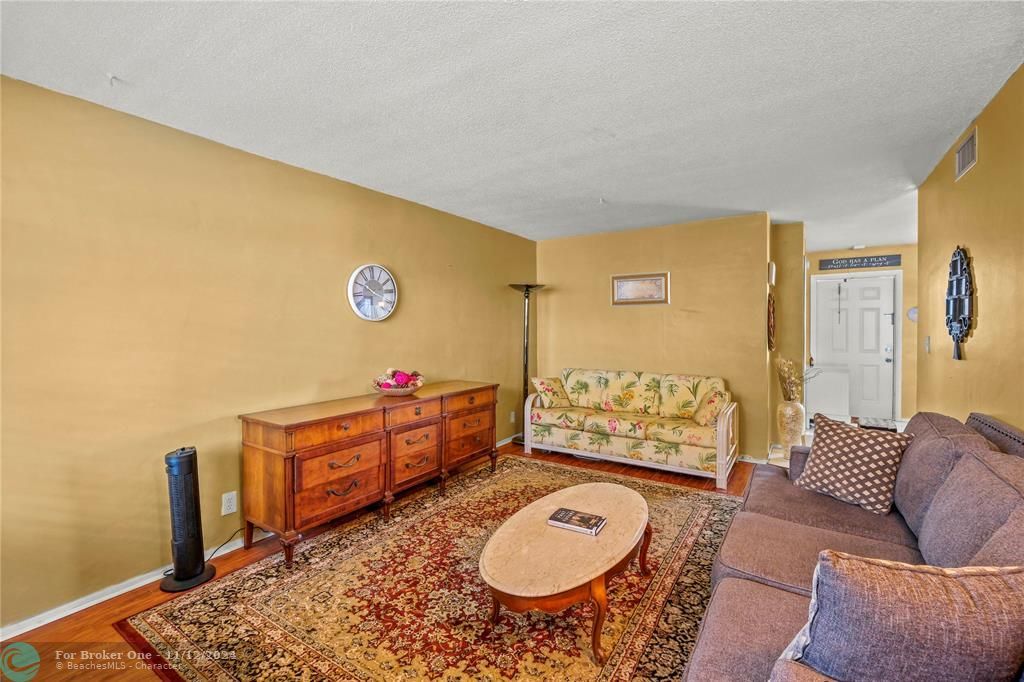 Active With Contract: $65,000 (1 beds, 1 baths, 730 Square Feet)