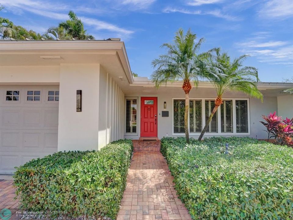Recently Sold: $1,550,000 (3 beds, 3 baths, 2323 Square Feet)