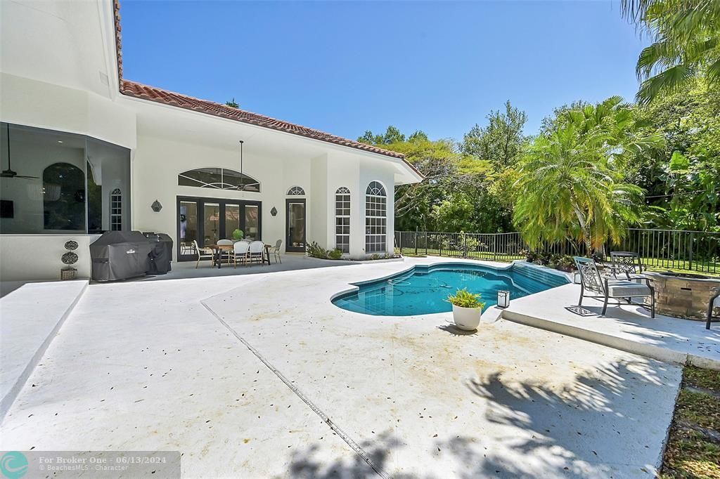 For Sale: $1,625,000 (6 beds, 4 baths, 3491 Square Feet)