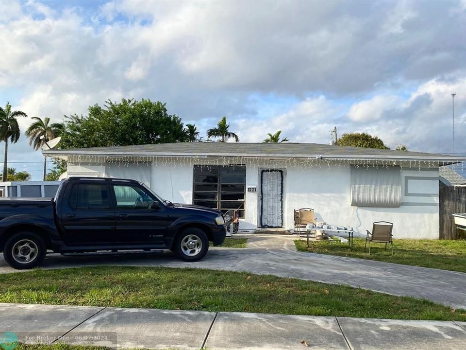 For Sale: $429,900 (3 beds, 2 baths, 1242 Square Feet)