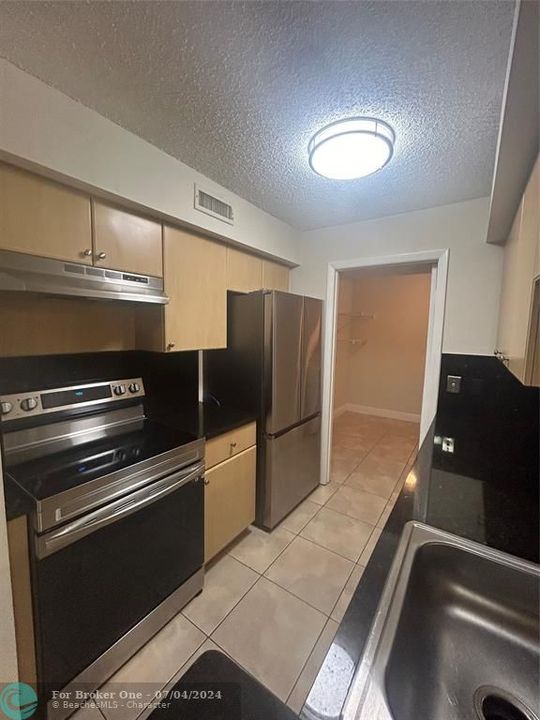 Recently Rented: $1,700 (2 beds, 2 baths, 1033 Square Feet)