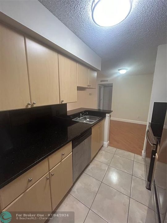Recently Rented: $1,700 (2 beds, 2 baths, 1033 Square Feet)