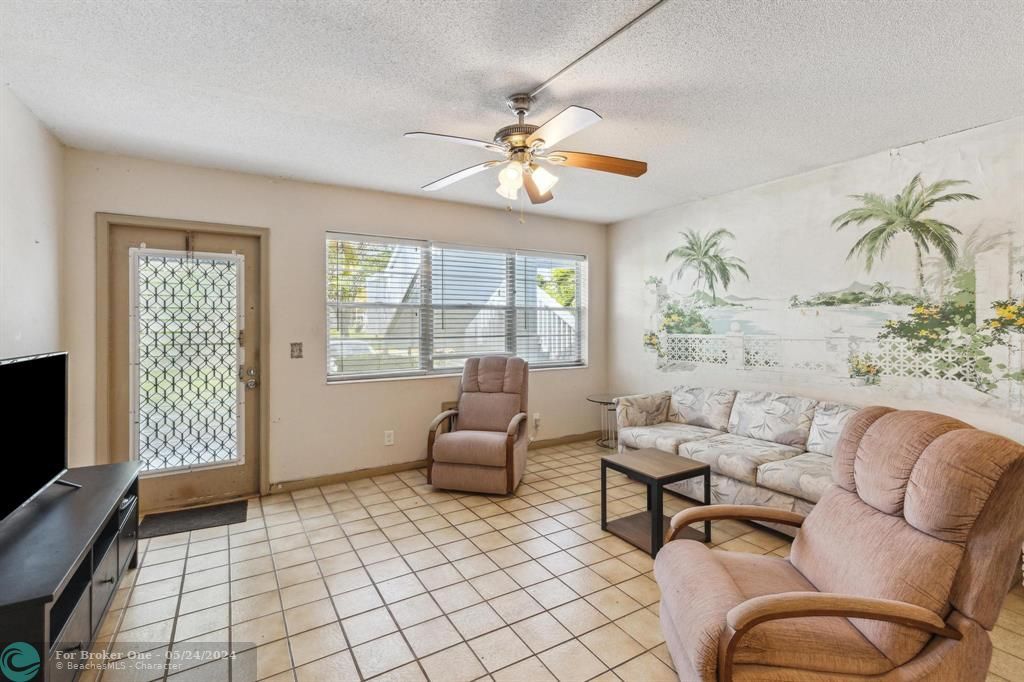 Active With Contract: $105,000 (1 beds, 1 baths, 590 Square Feet)