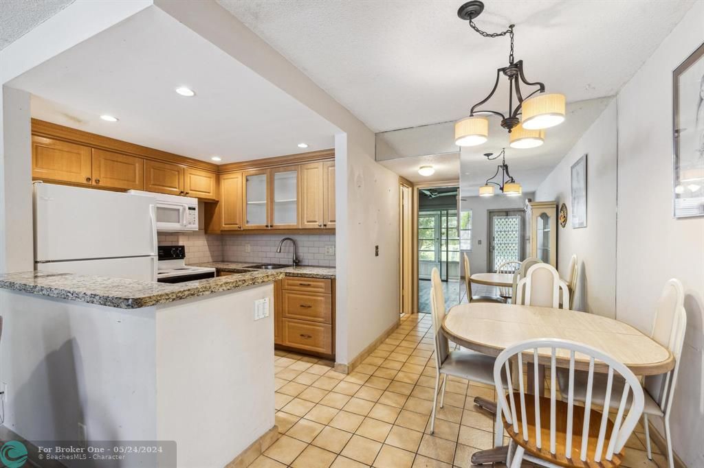 Active With Contract: $105,000 (1 beds, 1 baths, 590 Square Feet)