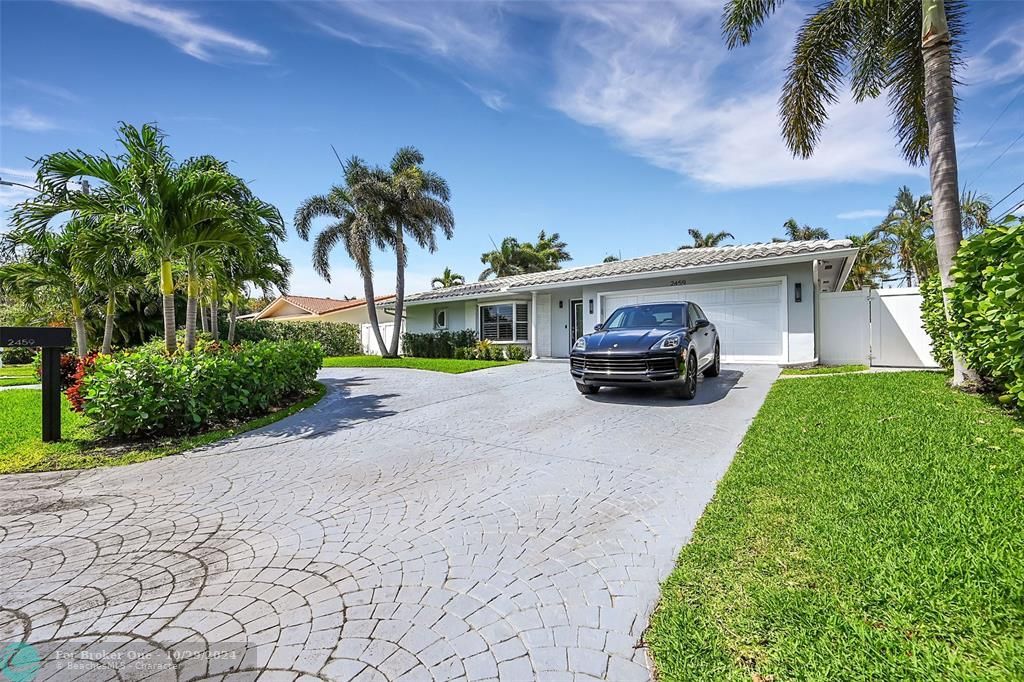 Active With Contract: $999,900 (4 beds, 2 baths, 1716 Square Feet)