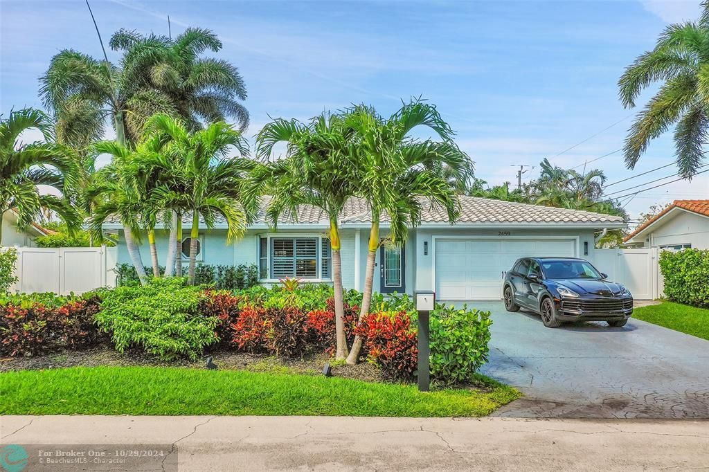 Active With Contract: $999,900 (4 beds, 2 baths, 1716 Square Feet)