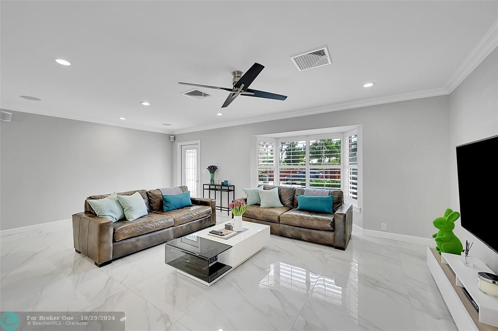 Active With Contract: $999,900 (4 beds, 2 baths, 1716 Square Feet)