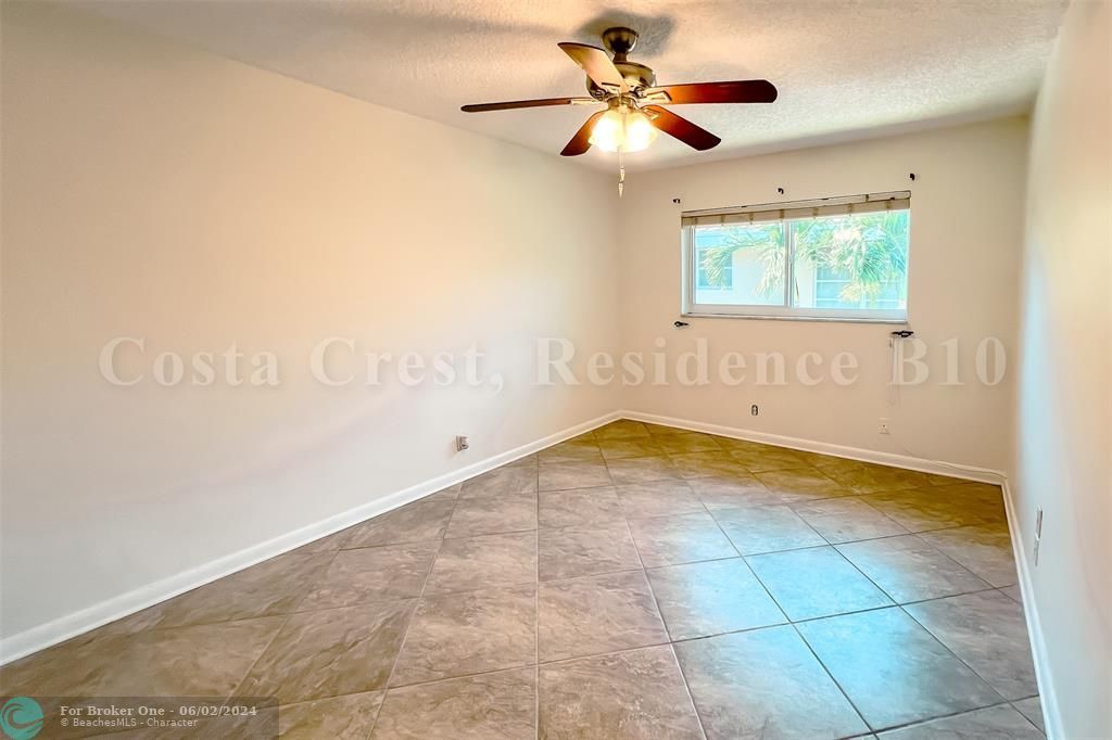 For Sale: $209,999 (2 beds, 1 baths, 838 Square Feet)