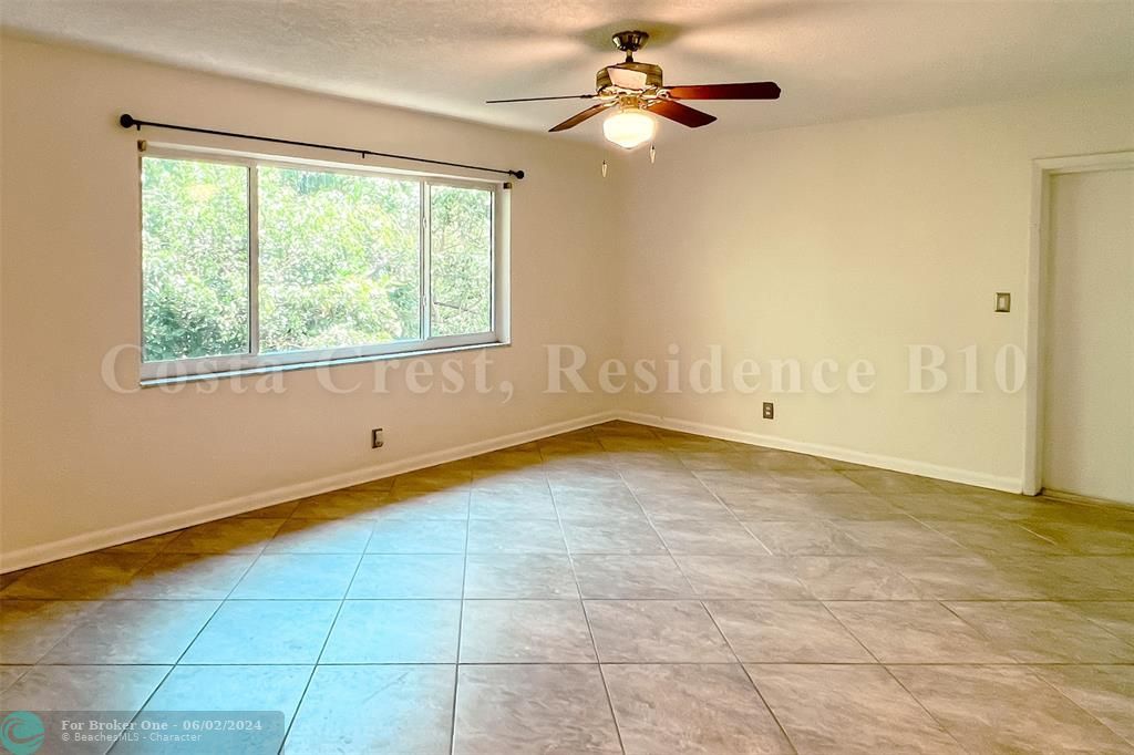 For Sale: $209,999 (2 beds, 1 baths, 838 Square Feet)