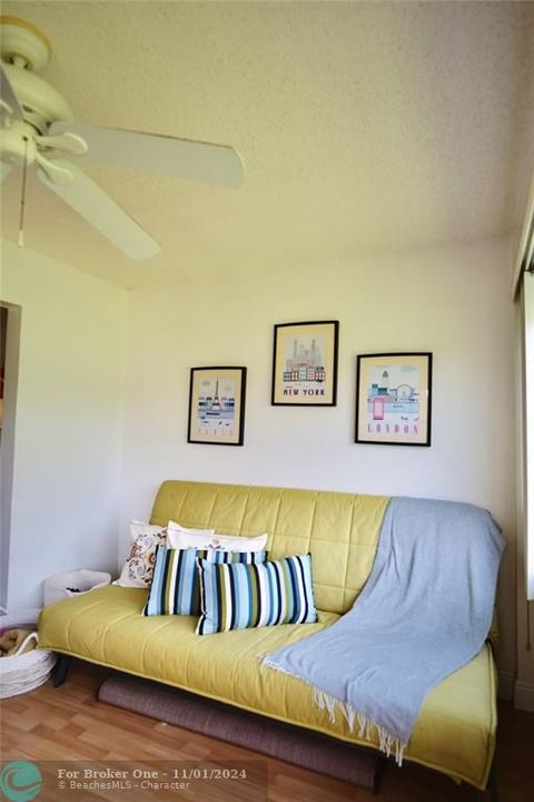 For Sale: $179,500 (2 beds, 2 baths, 1025 Square Feet)