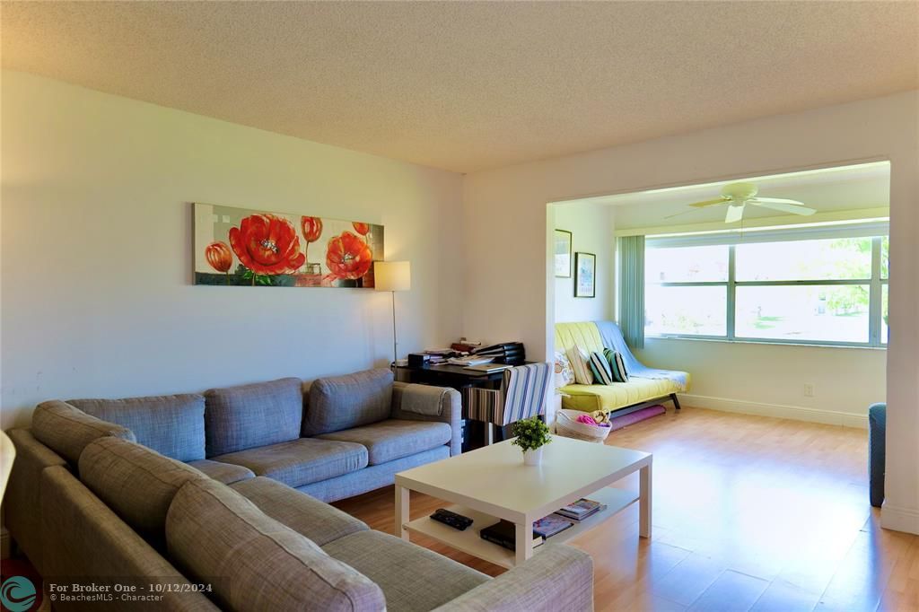 For Sale: $179,500 (2 beds, 2 baths, 1025 Square Feet)