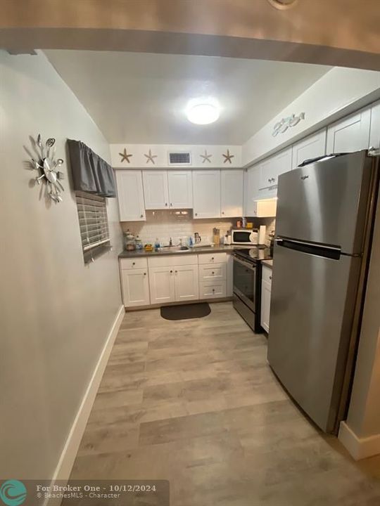 For Sale: $173,500 (2 beds, 2 baths, 883 Square Feet)