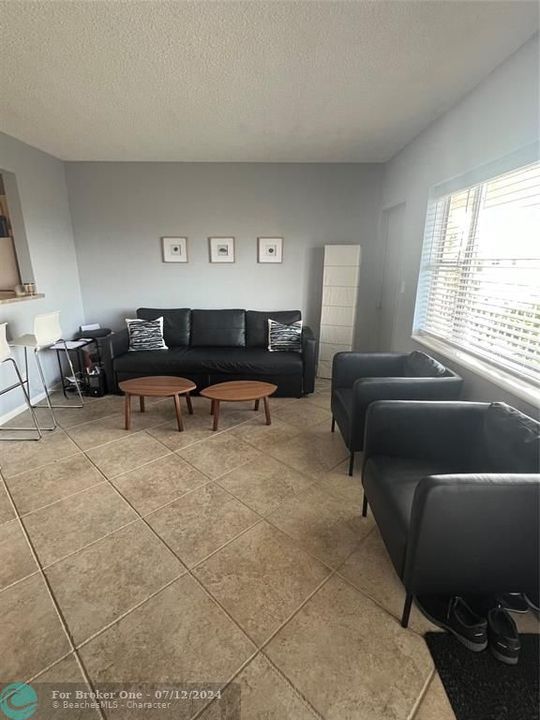 For Sale: $173,000 (1 beds, 1 baths, 644 Square Feet)