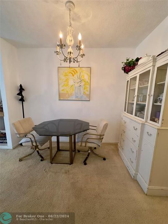 Active With Contract: $189,000 (1 beds, 1 baths, 663 Square Feet)
