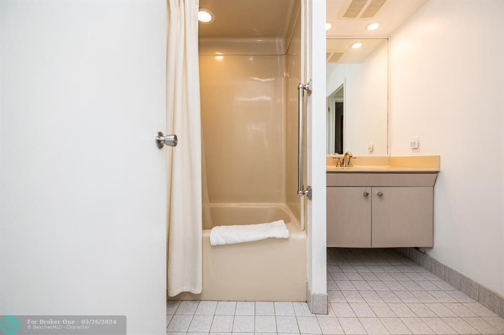 待售: $3,600 (2 贝兹, 2 浴室, 1100 平方英尺)