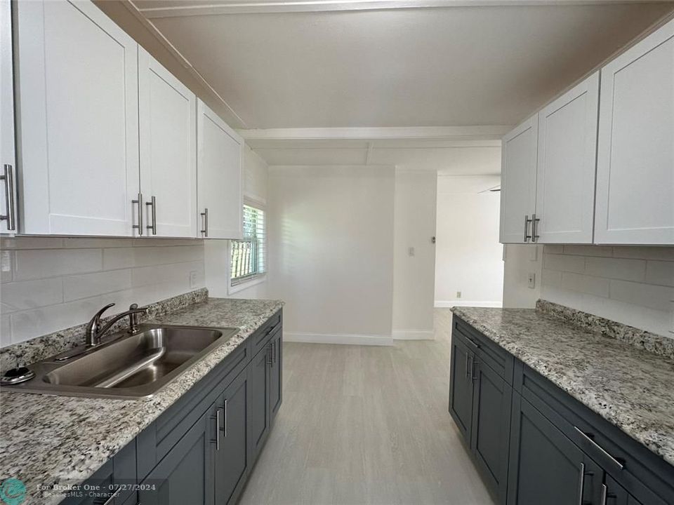 Active With Contract: $1,300 (1 beds, 1 baths, 441 Square Feet)