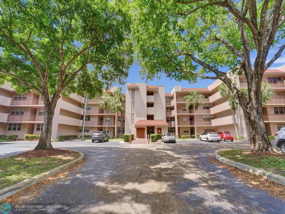 Recently Sold: $249,000 (2 beds, 2 baths, 976 Square Feet)