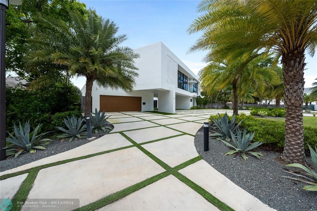 For Sale: $7,900,000 (5 beds, 5 baths, 7997 Square Feet)