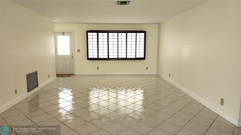 For Sale: $339,000 (2 beds, 2 baths, 1398 Square Feet)