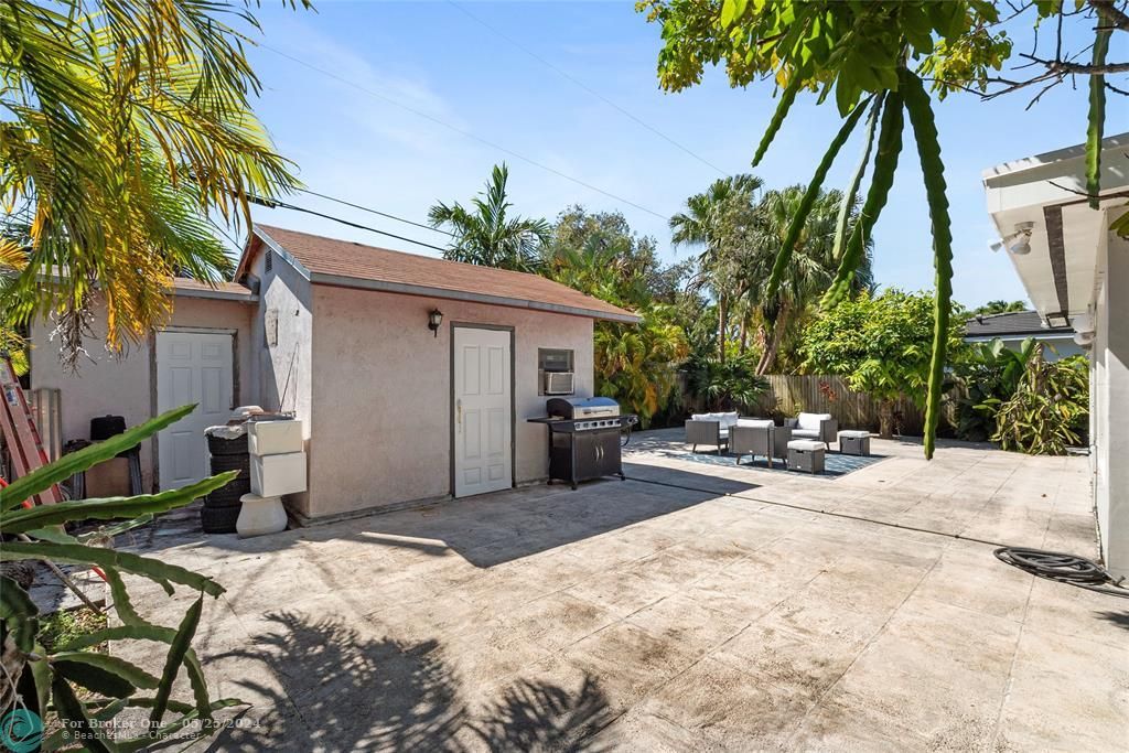 For Sale: $2,200,000 (3 beds, 2 baths, 2754 Square Feet)