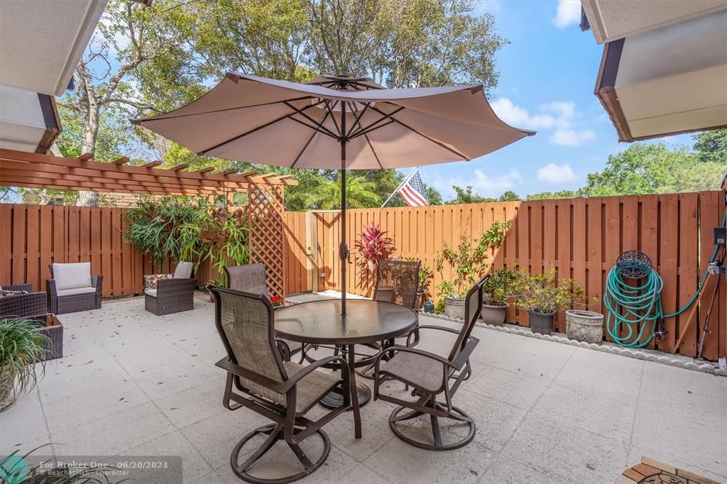 Recently Sold: $425,000 (3 beds, 2 baths, 1488 Square Feet)