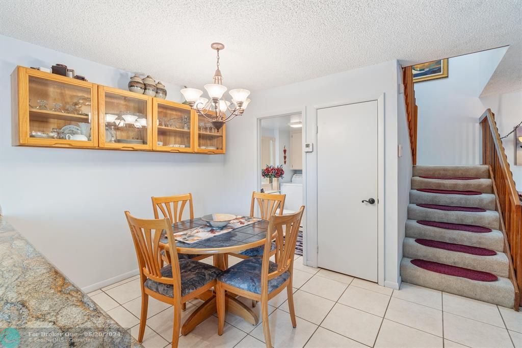 Recently Sold: $425,000 (3 beds, 2 baths, 1488 Square Feet)