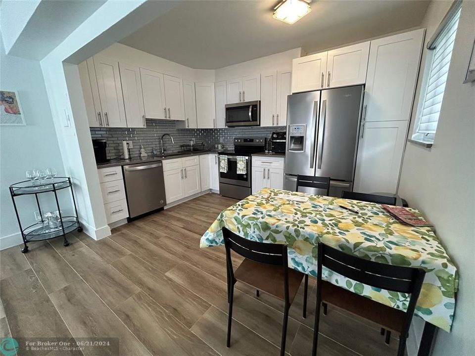 Active With Contract: $2,200 (2 beds, 2 baths, 732 Square Feet)