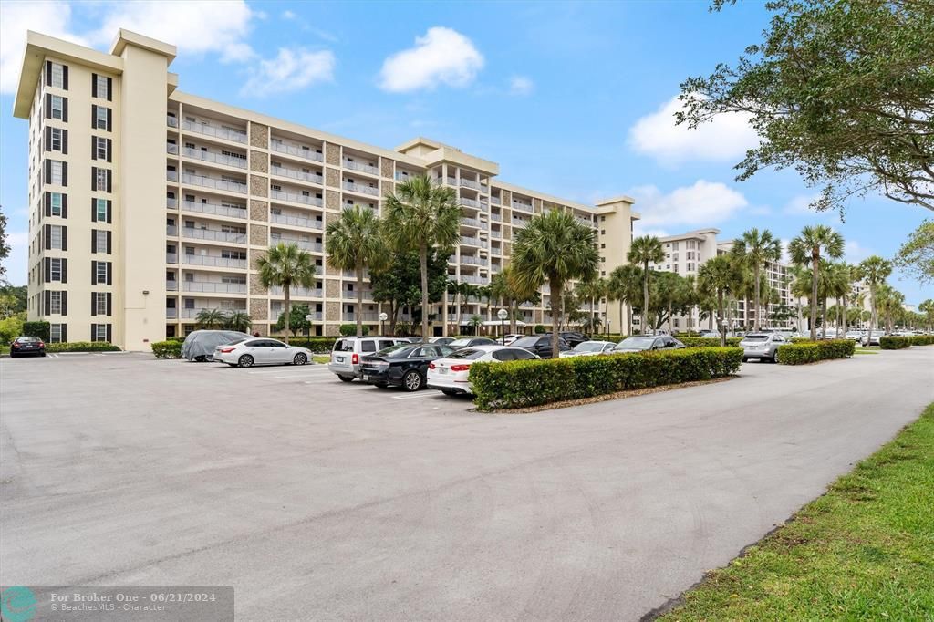 Active With Contract: $228,900 (1 beds, 1 baths, 960 Square Feet)