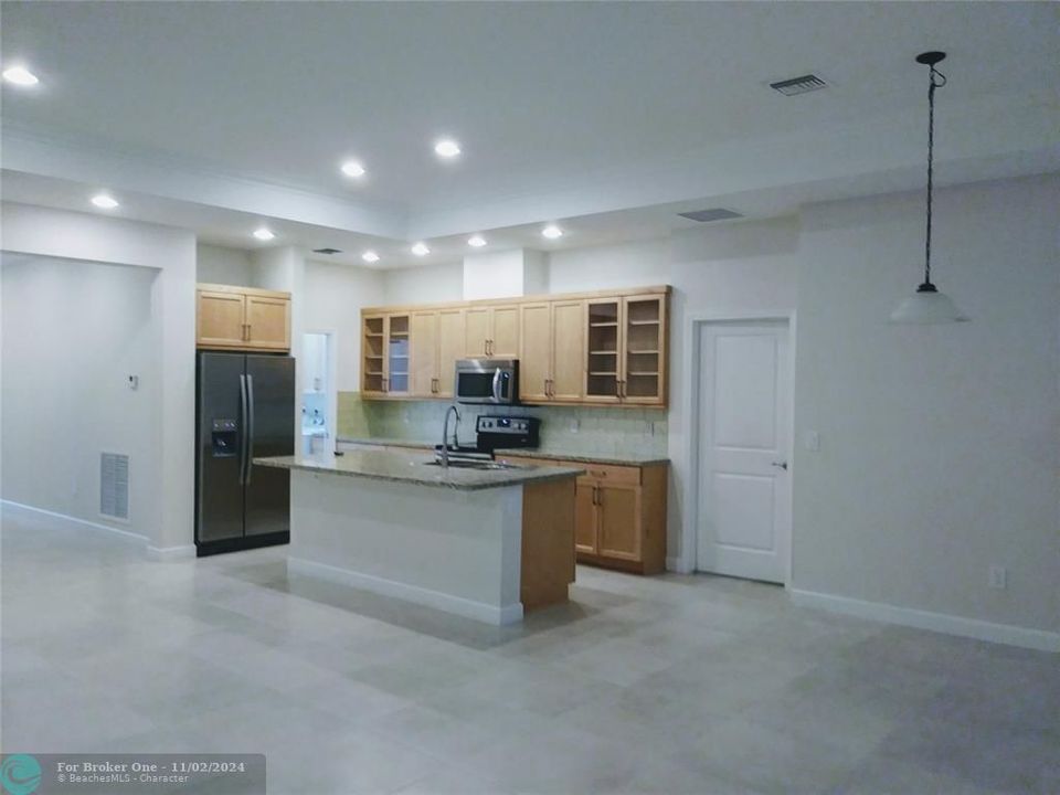 Active With Contract: $4,300 (3 beds, 2 baths, 2000 Square Feet)