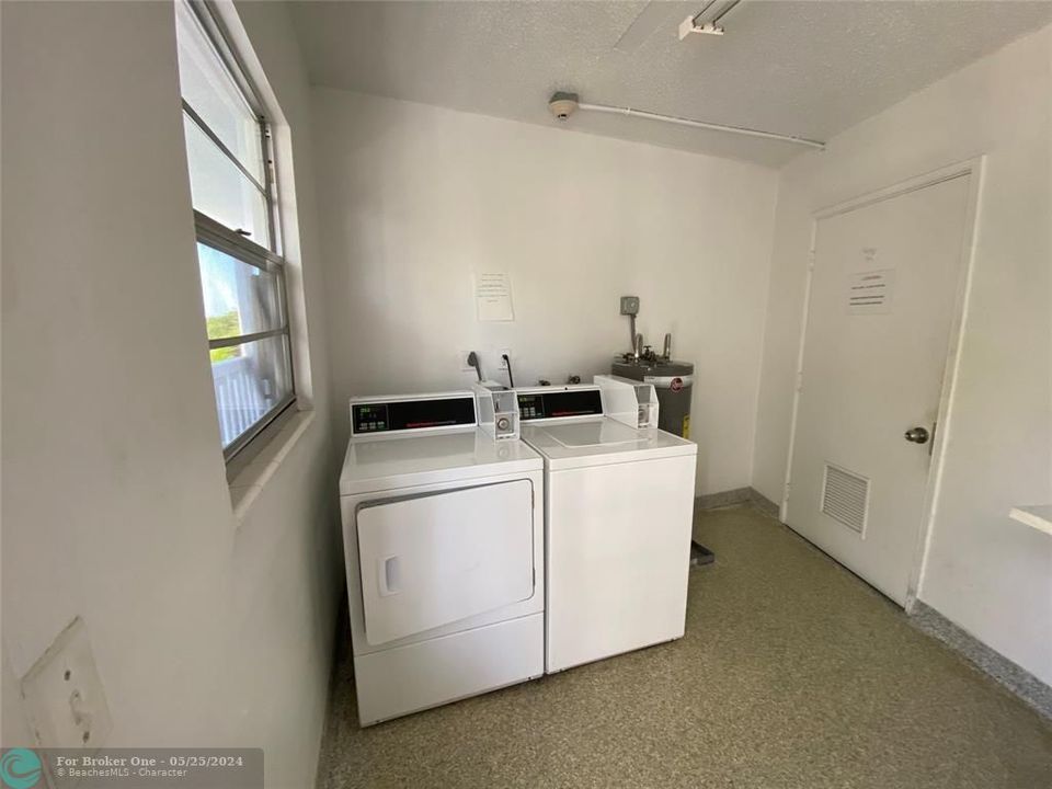 For Sale: $124,000 (1 beds, 1 baths, 700 Square Feet)