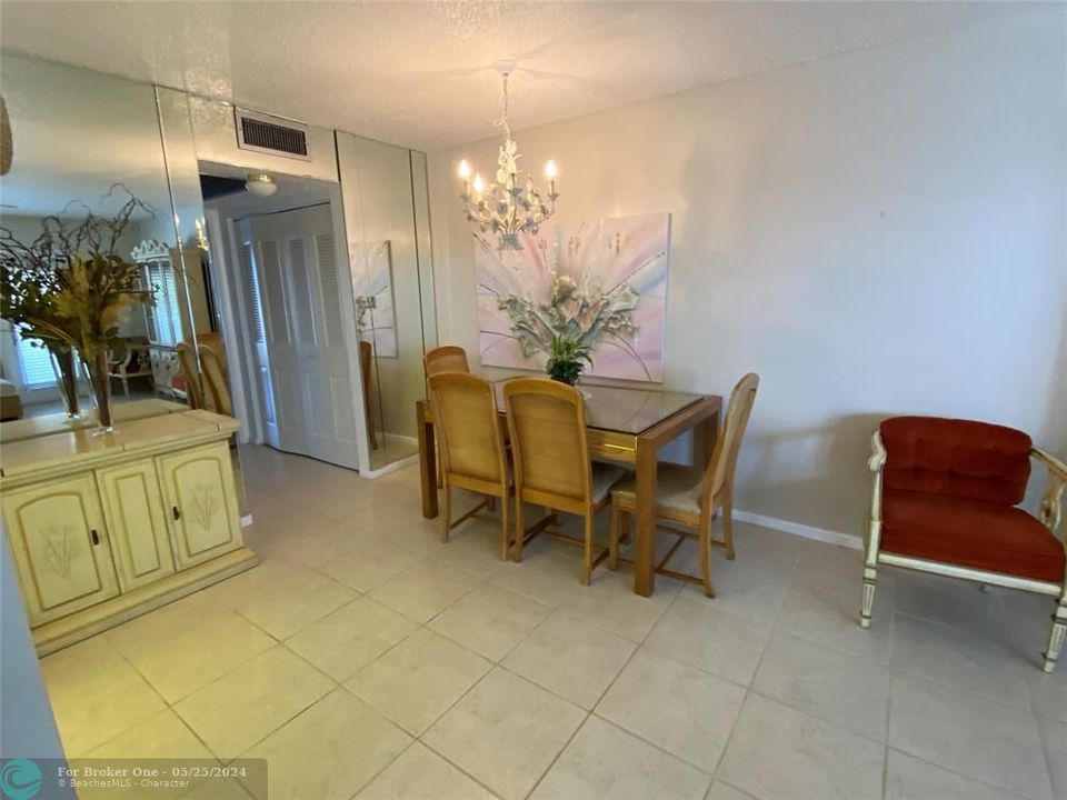 Active With Contract: $124,000 (1 beds, 1 baths, 700 Square Feet)
