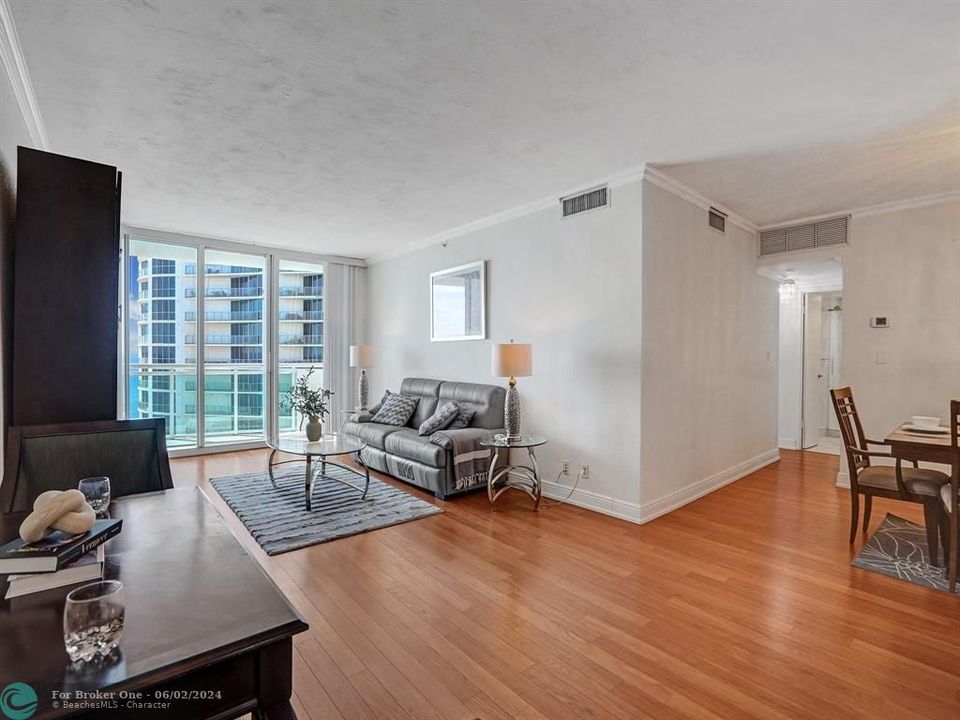 Active With Contract: $600,000 (2 beds, 1 baths, 1251 Square Feet)