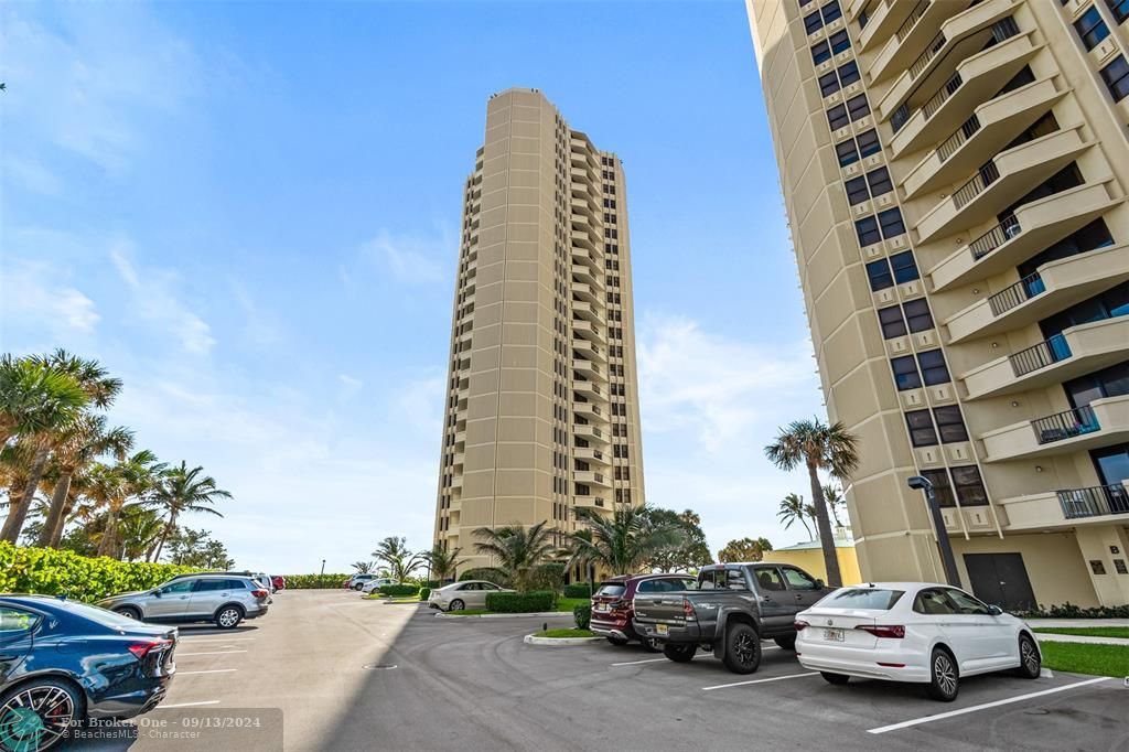 Active With Contract: $3,500 (2 beds, 2 baths, 1219 Square Feet)