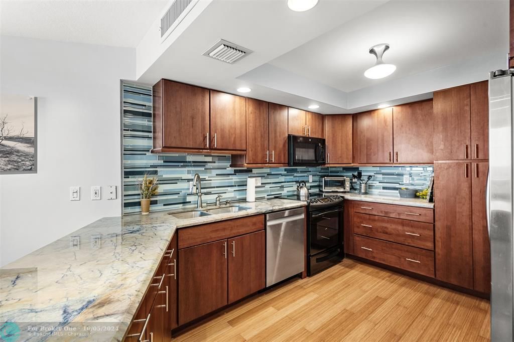 Active With Contract: $3,500 (2 beds, 2 baths, 1219 Square Feet)