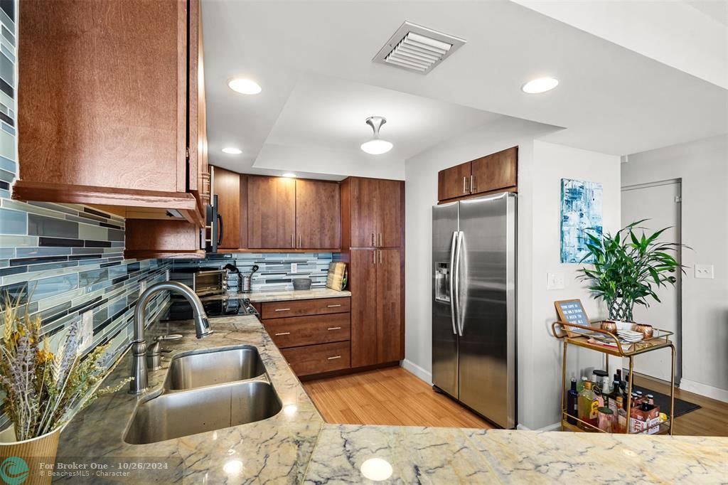 Active With Contract: $3,500 (2 beds, 2 baths, 1219 Square Feet)