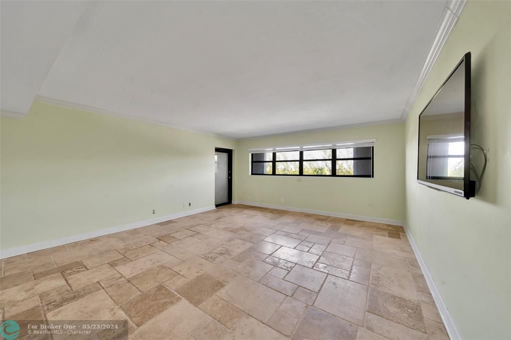 For Sale: $350,000 (2 beds, 2 baths, 1379 Square Feet)