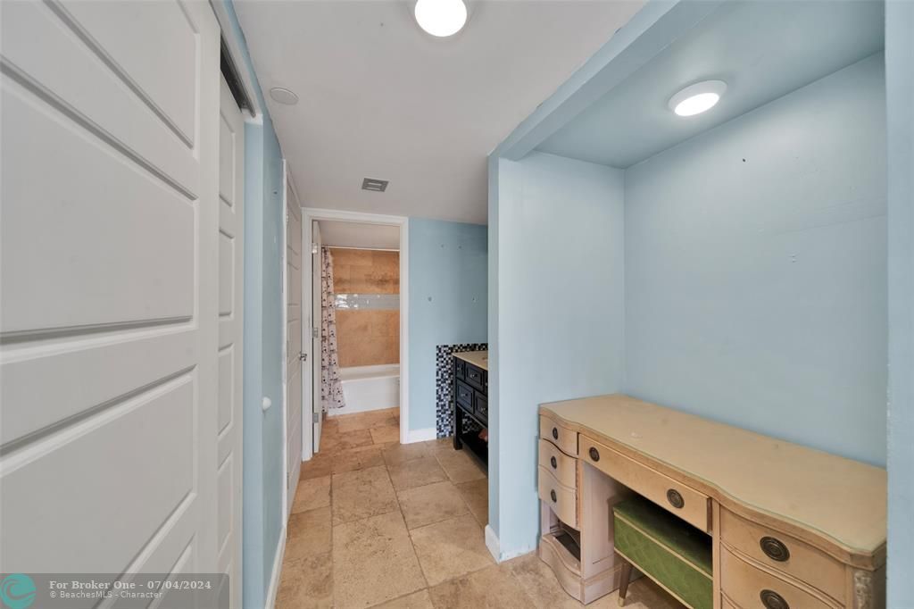 For Sale: $350,000 (2 beds, 2 baths, 1379 Square Feet)