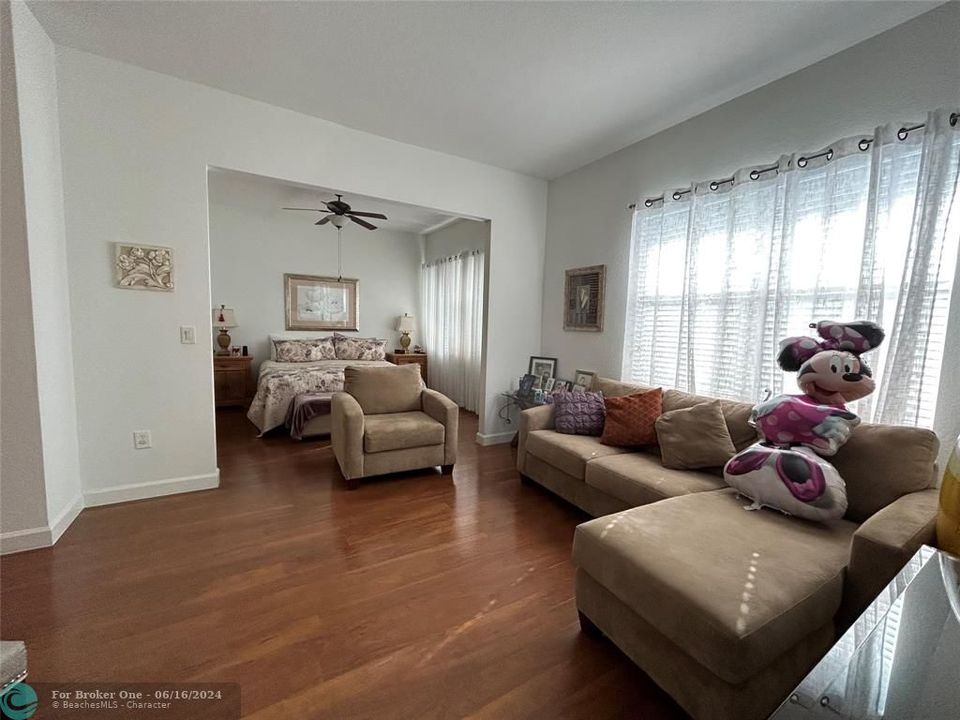Active With Contract: $4,000 (3 beds, 2 baths, 2117 Square Feet)