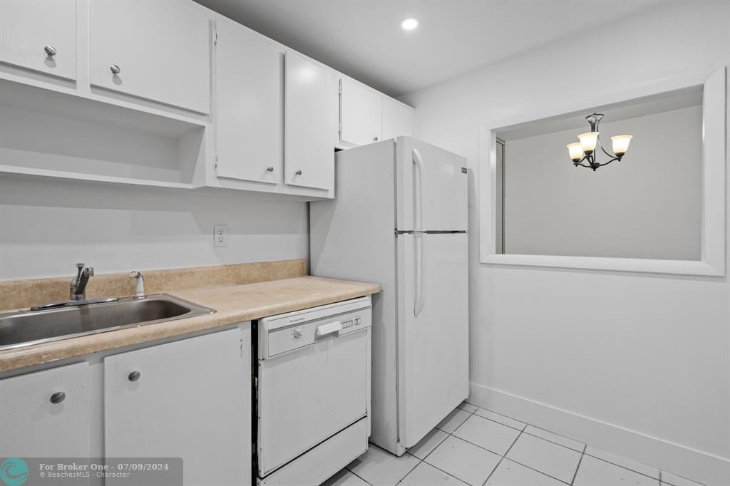 Recently Rented: $2,200 (2 beds, 1 baths, 840 Square Feet)