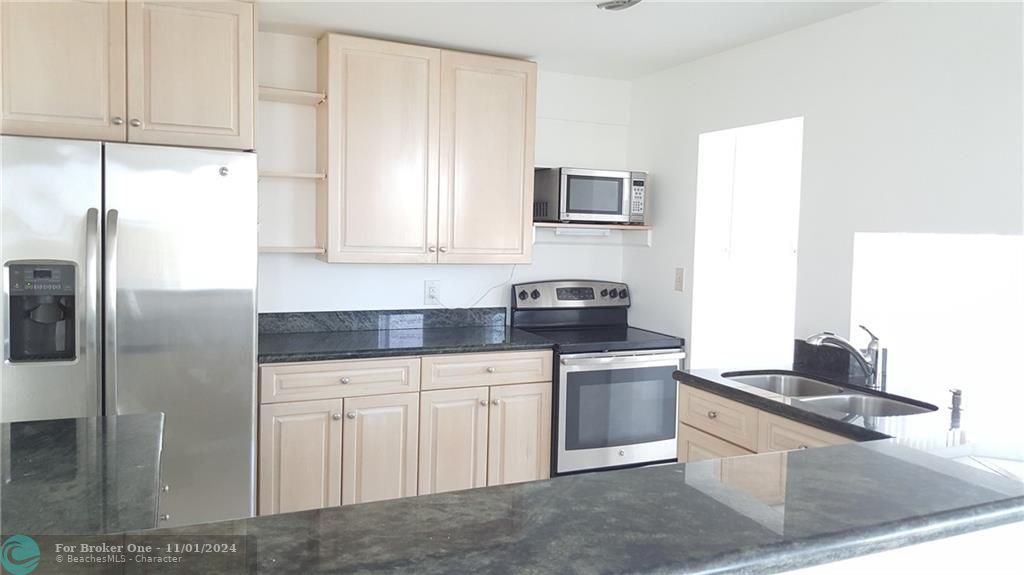 For Rent: $2,000 (2 beds, 2 baths, 1213 Square Feet)