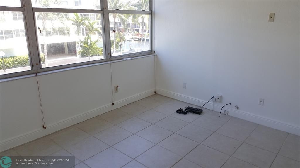 For Rent: $2,250 (2 beds, 2 baths, 1213 Square Feet)