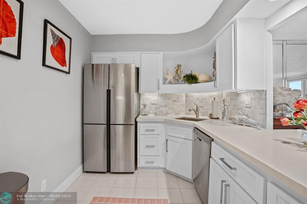 Active With Contract: $224,900 (1 beds, 1 baths, 800 Square Feet)
