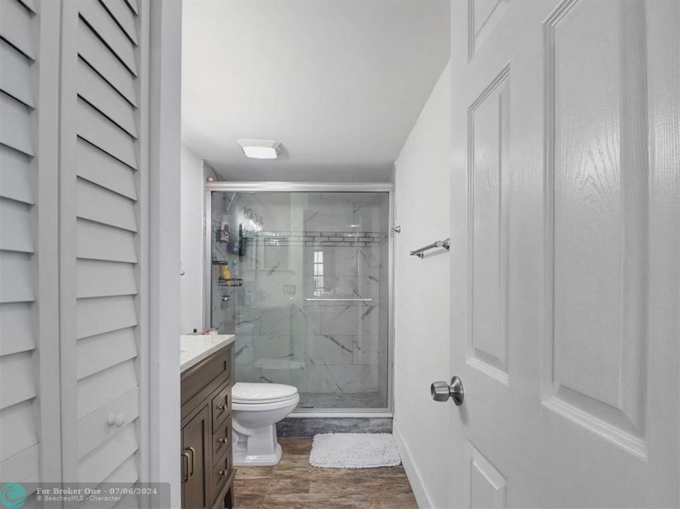 For Sale: $160,000 (1 beds, 1 baths, 833 Square Feet)