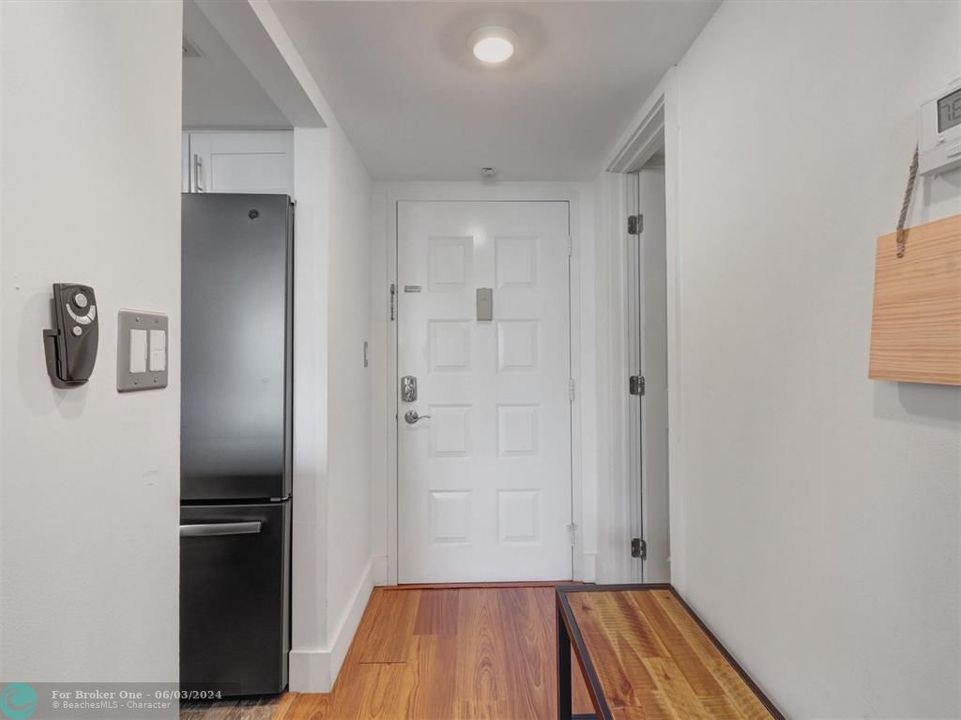 For Sale: $160,000 (1 beds, 1 baths, 833 Square Feet)