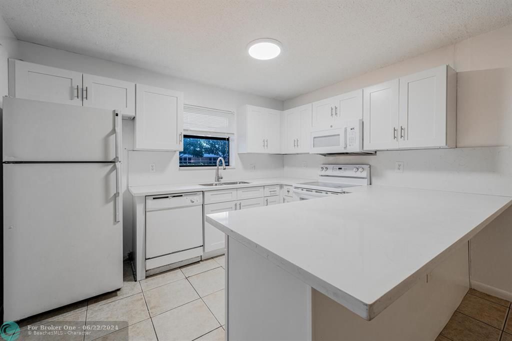 For Sale: $235,000 (2 beds, 2 baths, 1328 Square Feet)