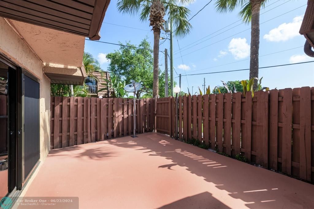 For Sale: $235,000 (2 beds, 2 baths, 1328 Square Feet)
